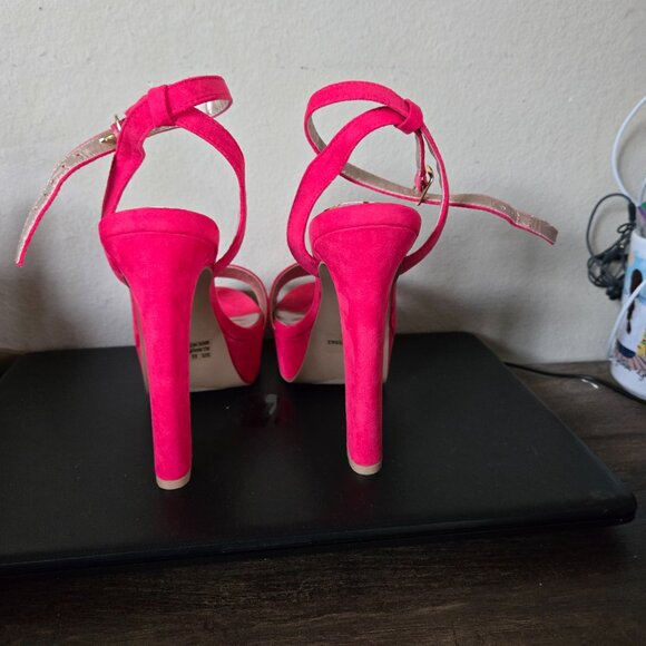 Hot pink heels - Picture 5 of 8